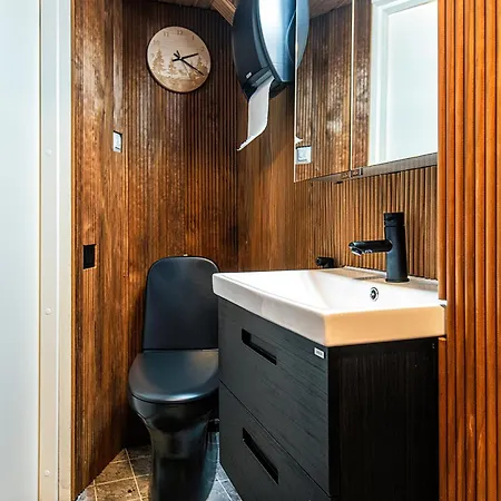 Quiet Private In Shared - Yksityinen Rauhallinen Huone Kodissa- 15min To Homestay *