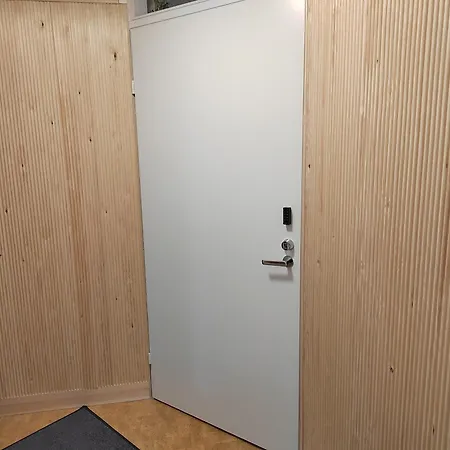 Homestay Quiet Private In Shared - Yksityinen Rauhallinen Huone Kodissa- 15min To *